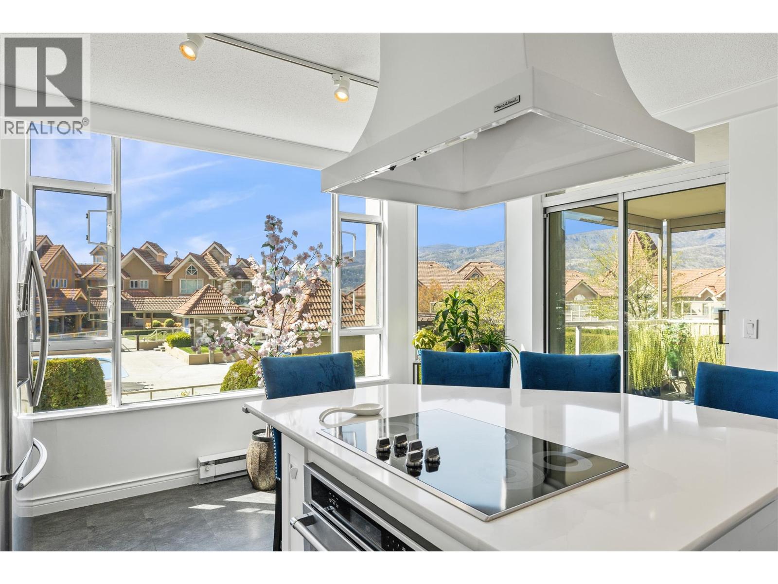 405 1152 Sunset Drive, Kelowna