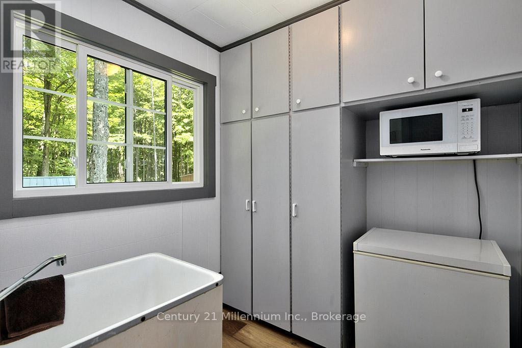 495115 GREY 2 ROAD - 22