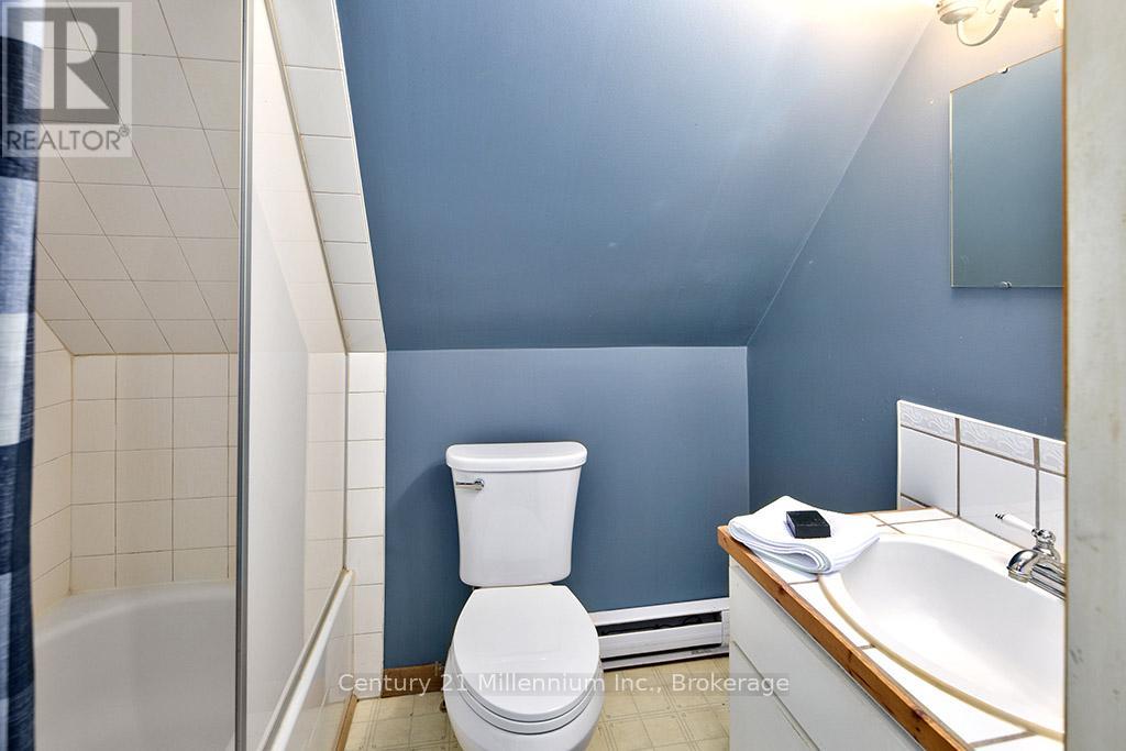 495115 GREY 2 ROAD - 30