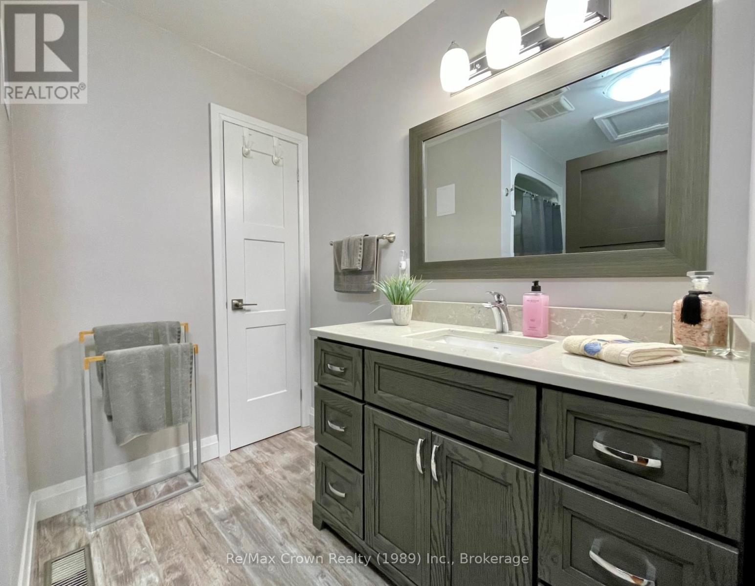 108 MURPHY DRIVE - 21