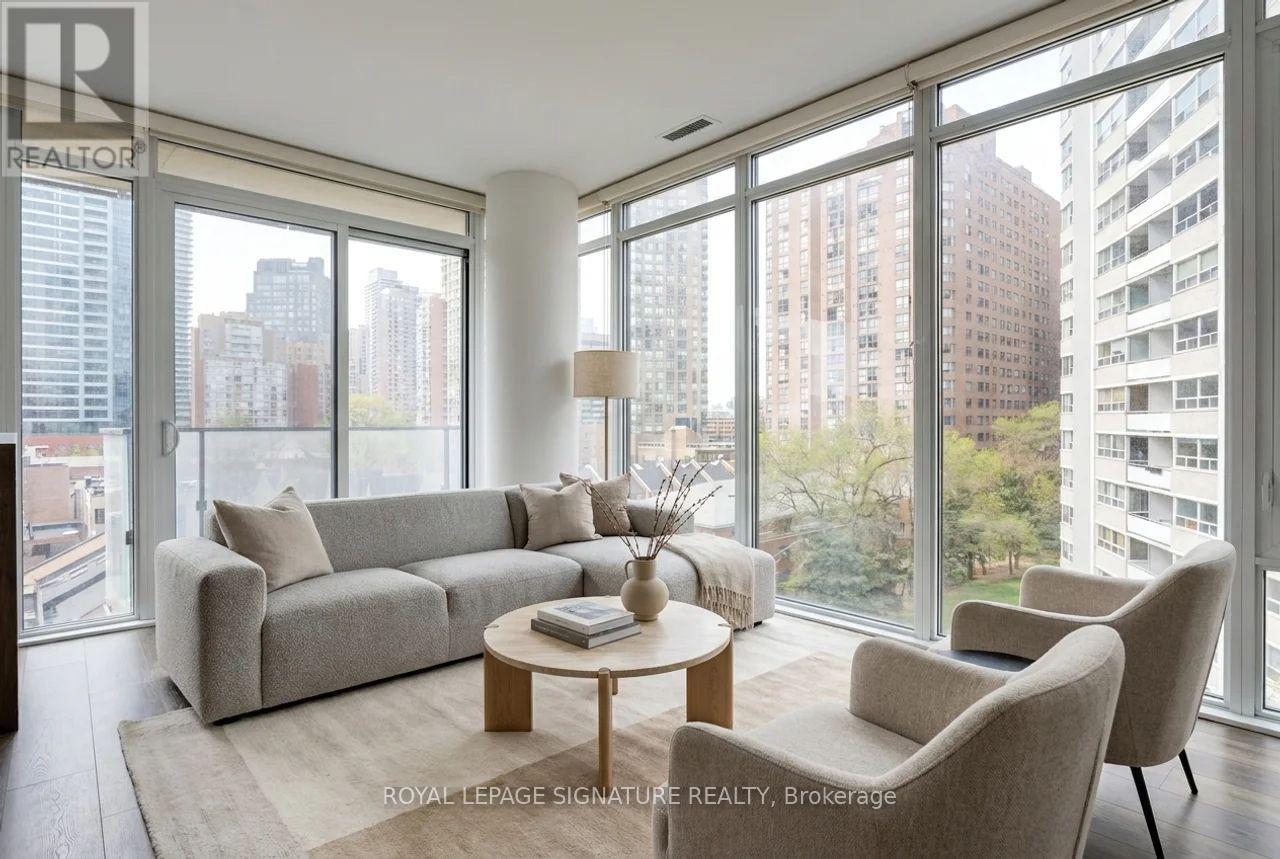 Listing photo of 604 - 75 ST NICHOLAS STREET