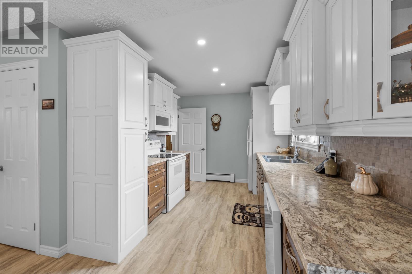 32 Eliot Drive - 10