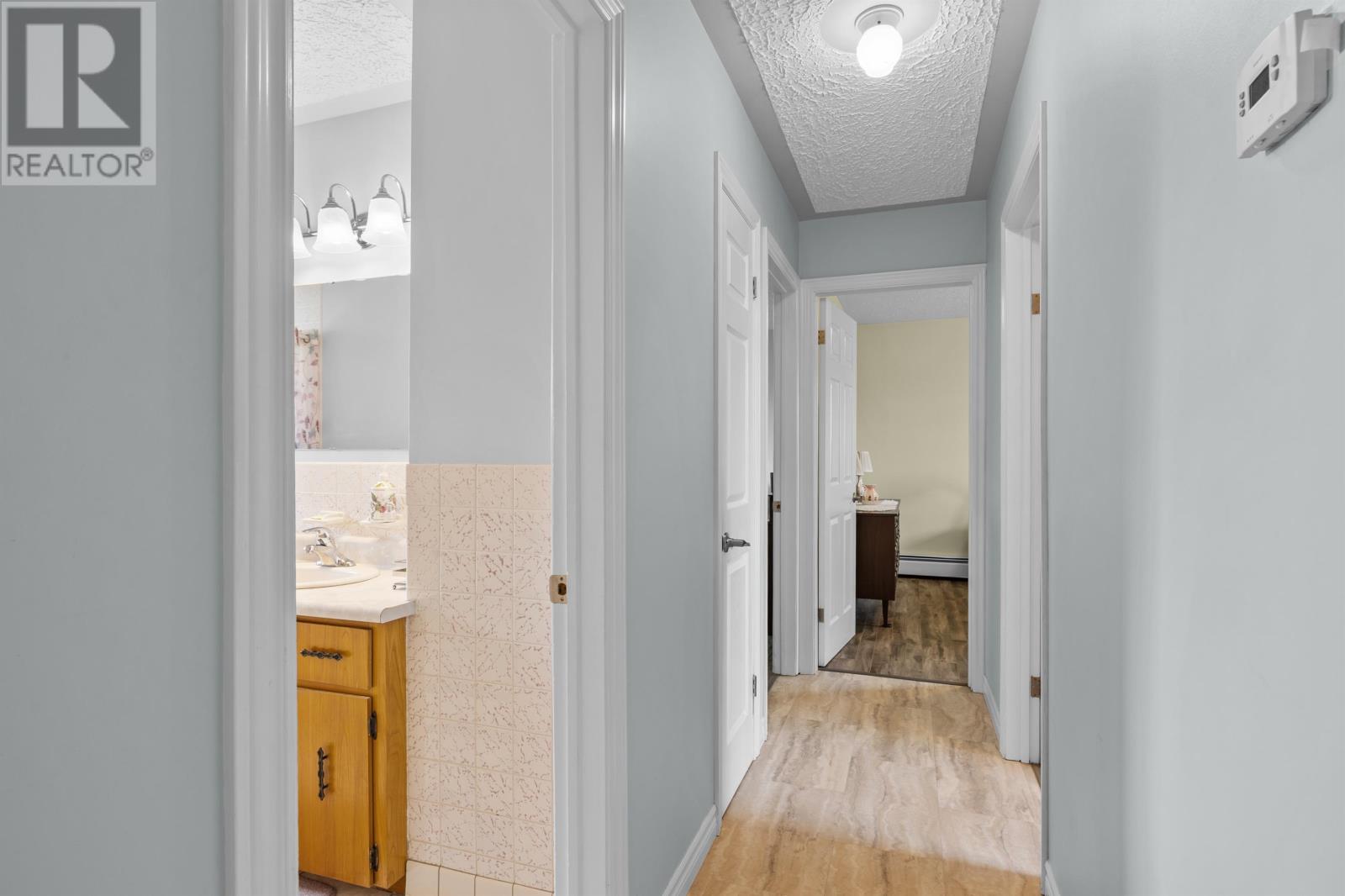 32 Eliot Drive - 16