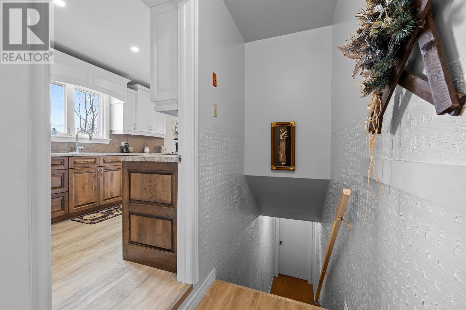 32 Eliot Drive - 23