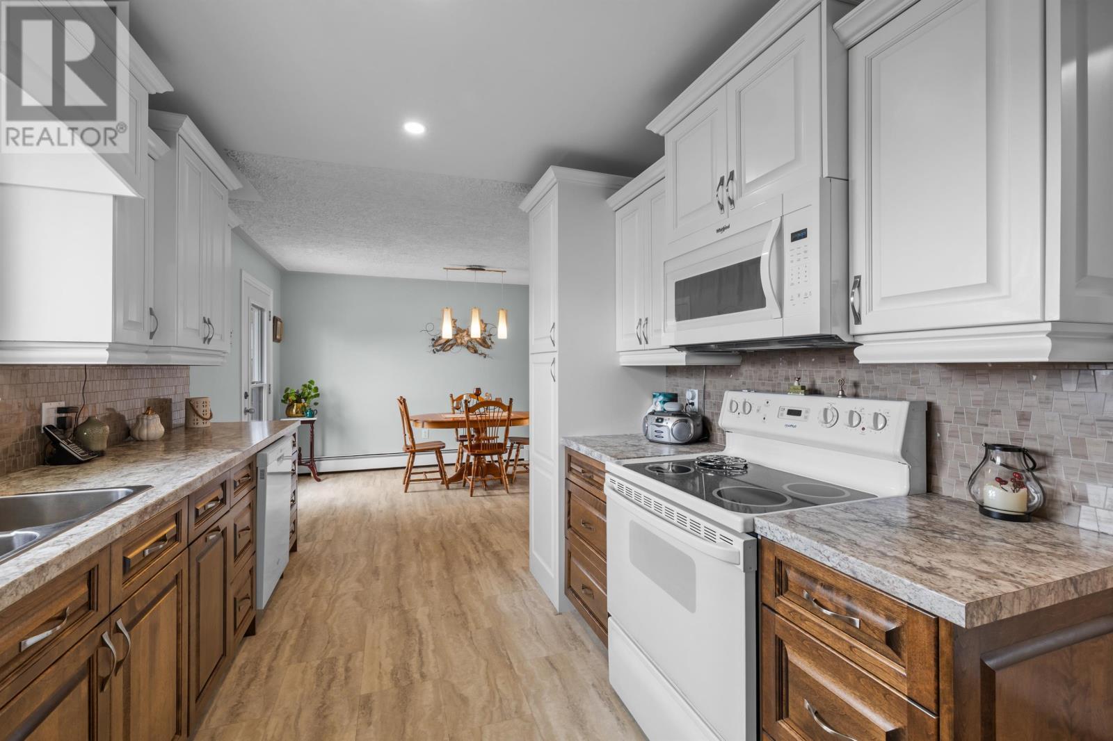 32 Eliot Drive - 4