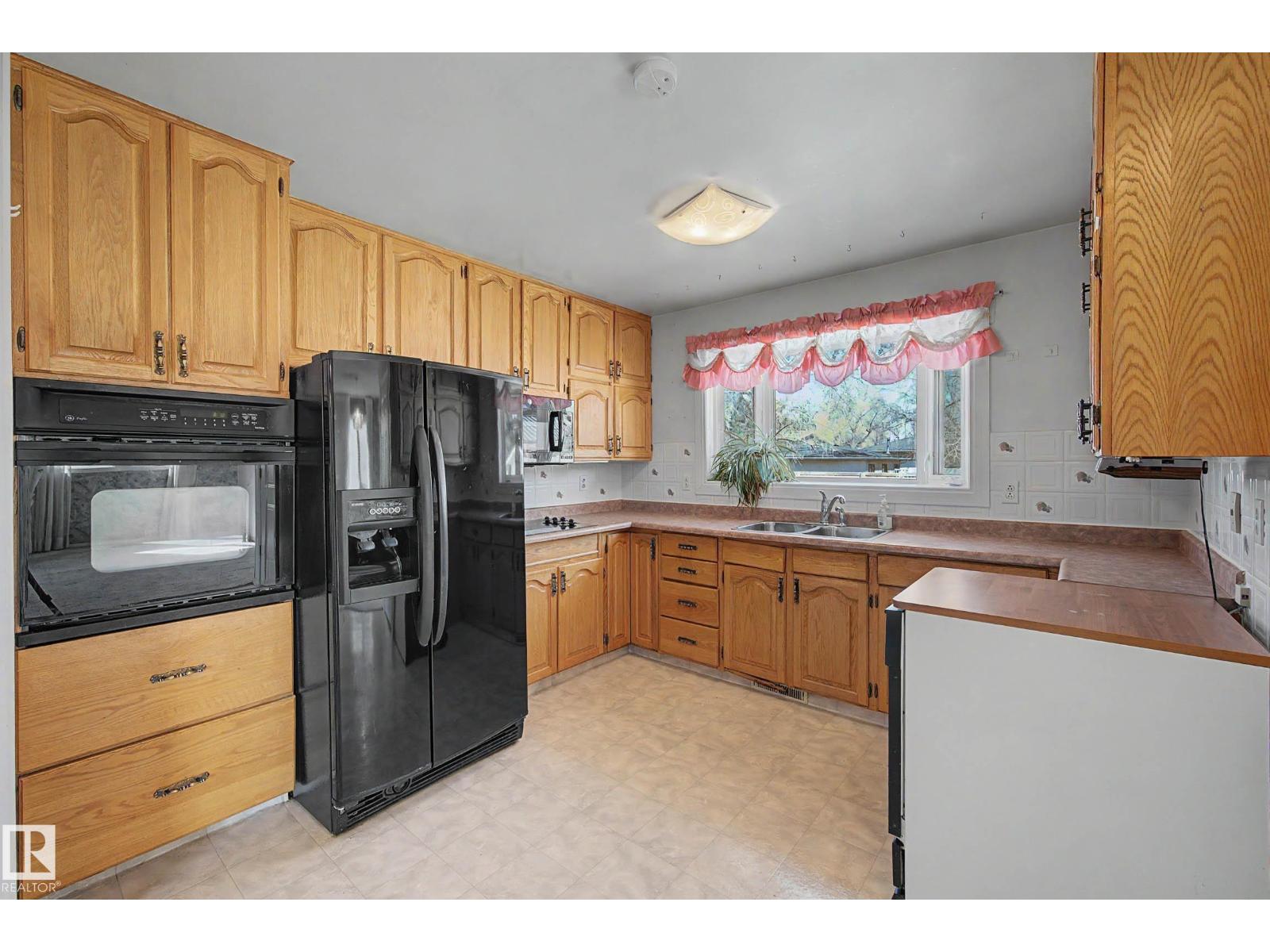 7711 156 ST NW - 10