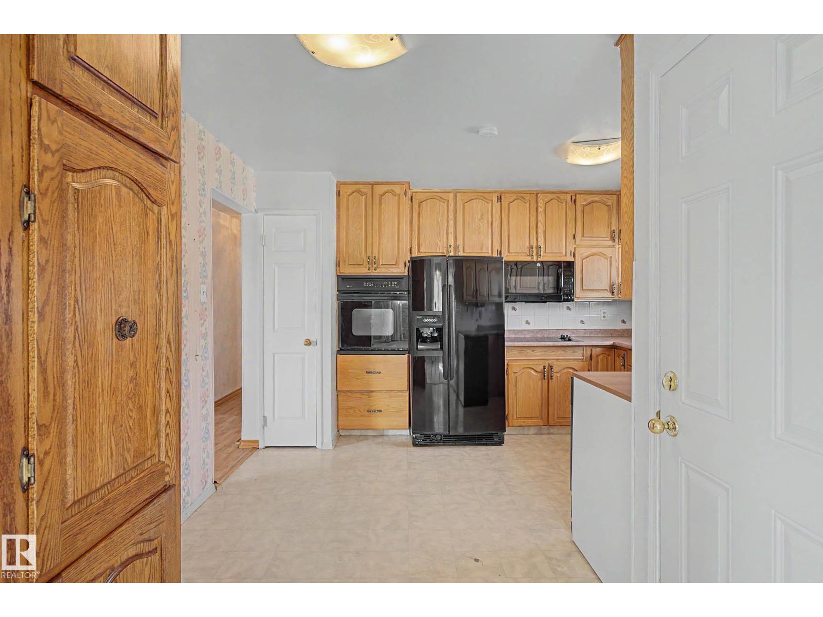 7711 156 ST NW - 11