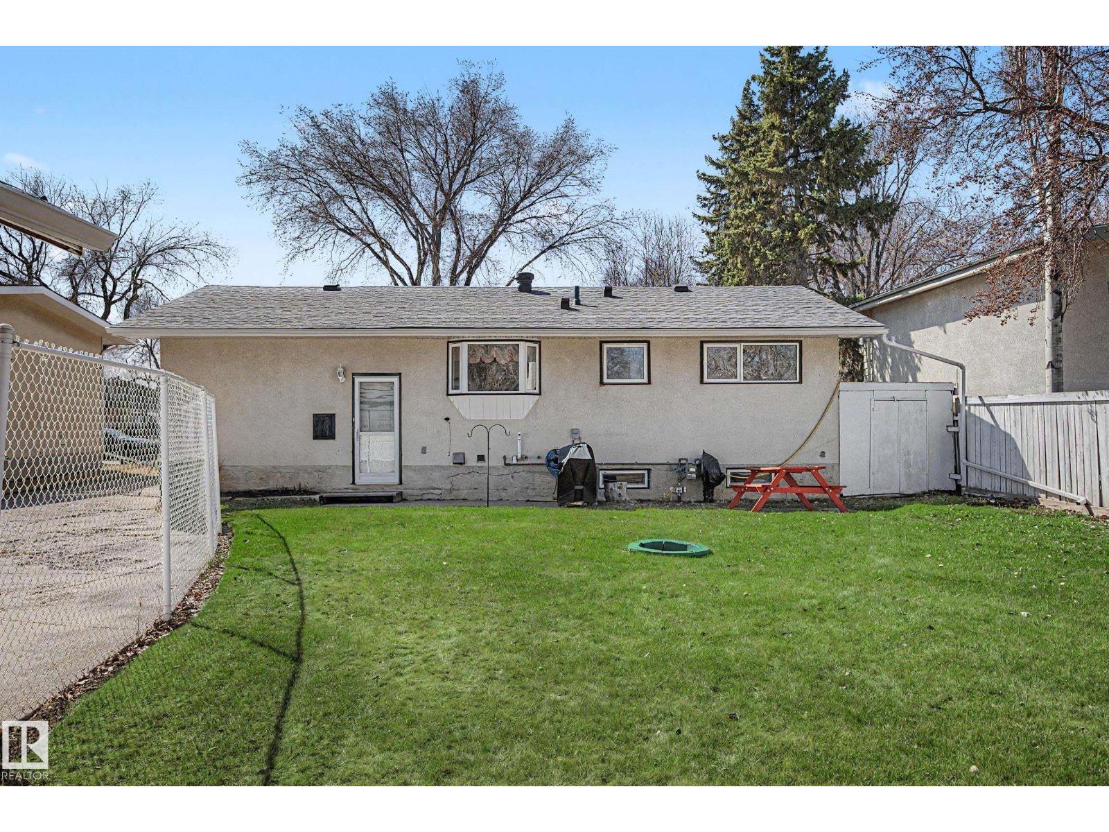 7711 156 ST NW - 23