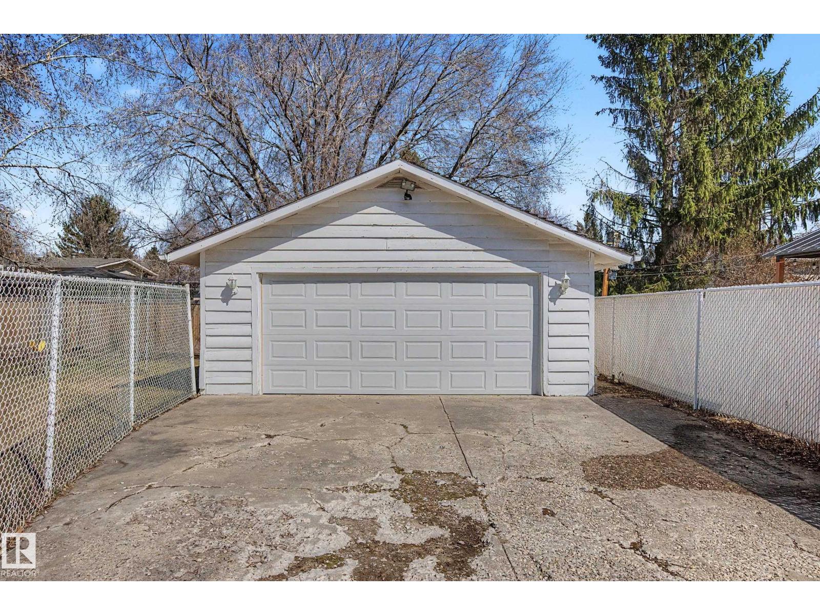 7711 156 ST NW - 27