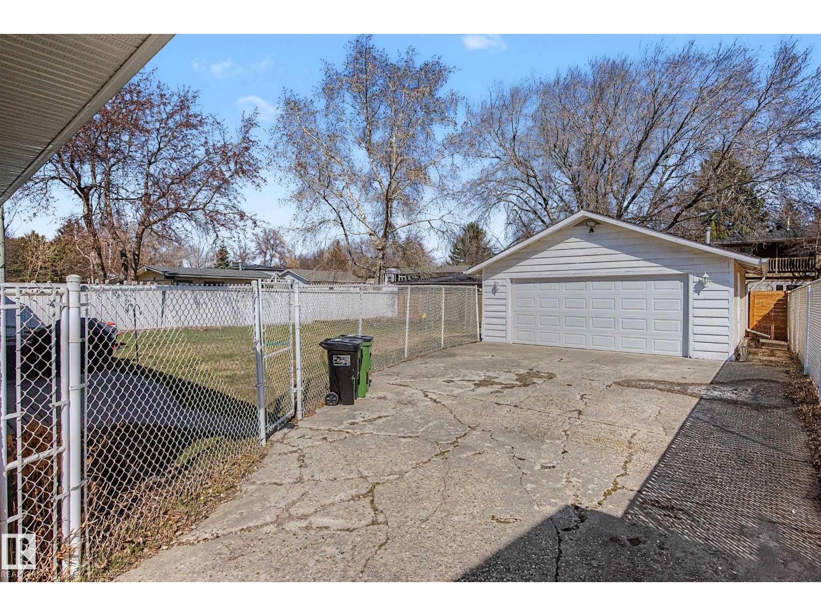 7711 156 ST NW - 29