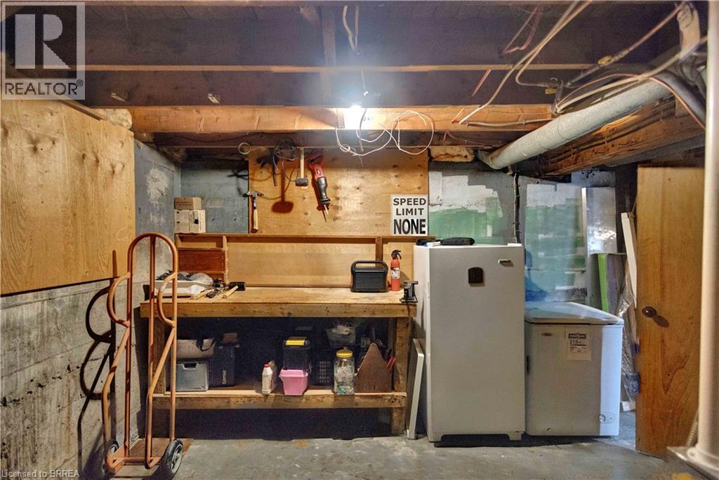 29 ALEXANDER Street - 32