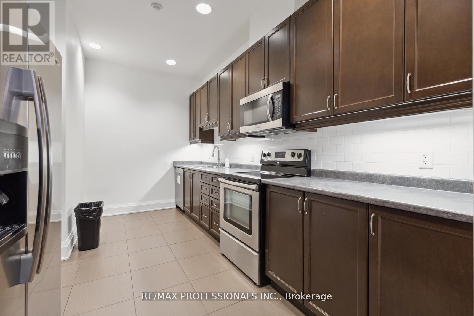 #903 1135 ROYAL YORK ROAD - 21