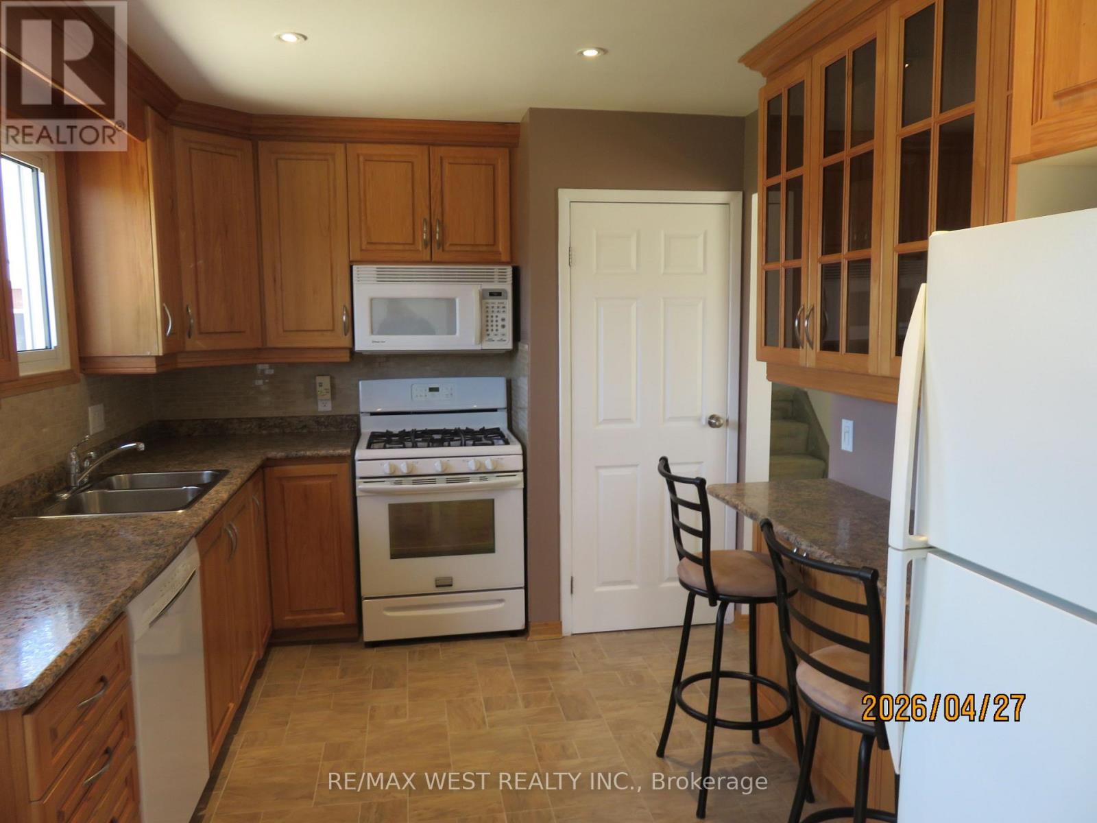 346 LAKELAND CRESCENT SE - 18