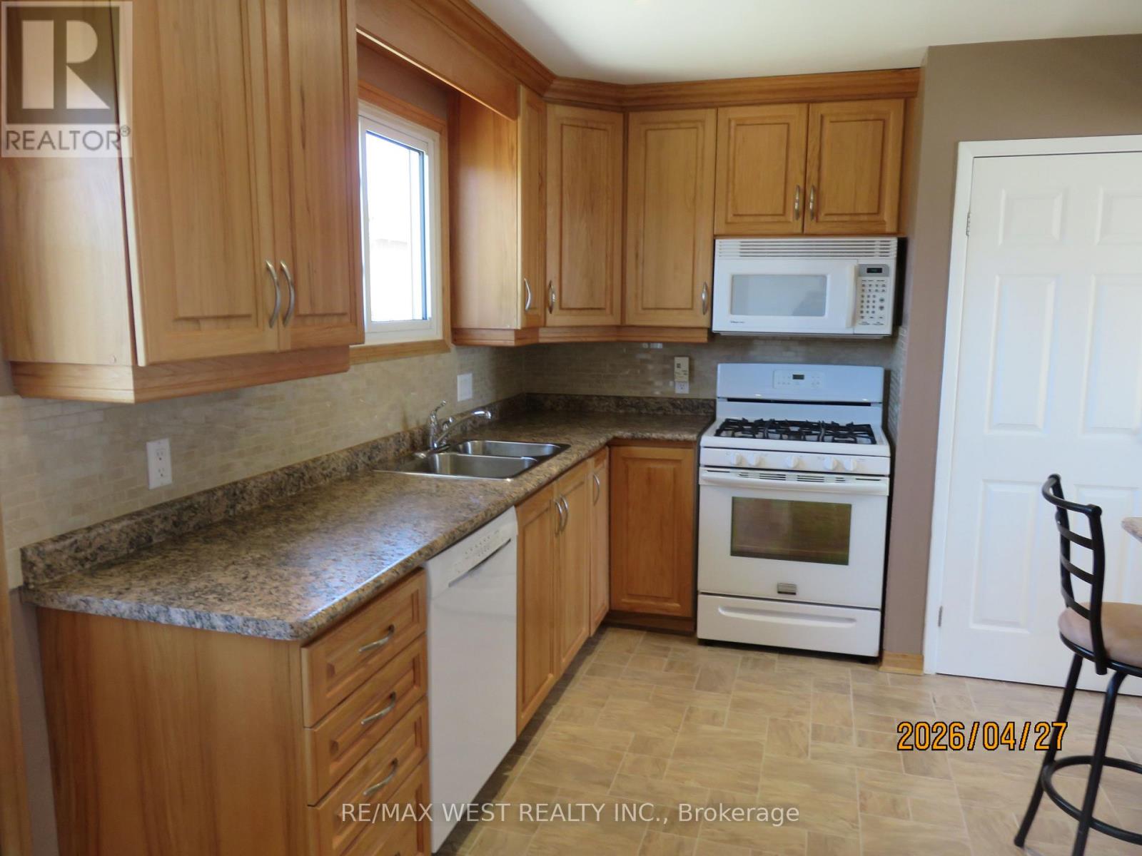 346 LAKELAND CRESCENT SE - 17