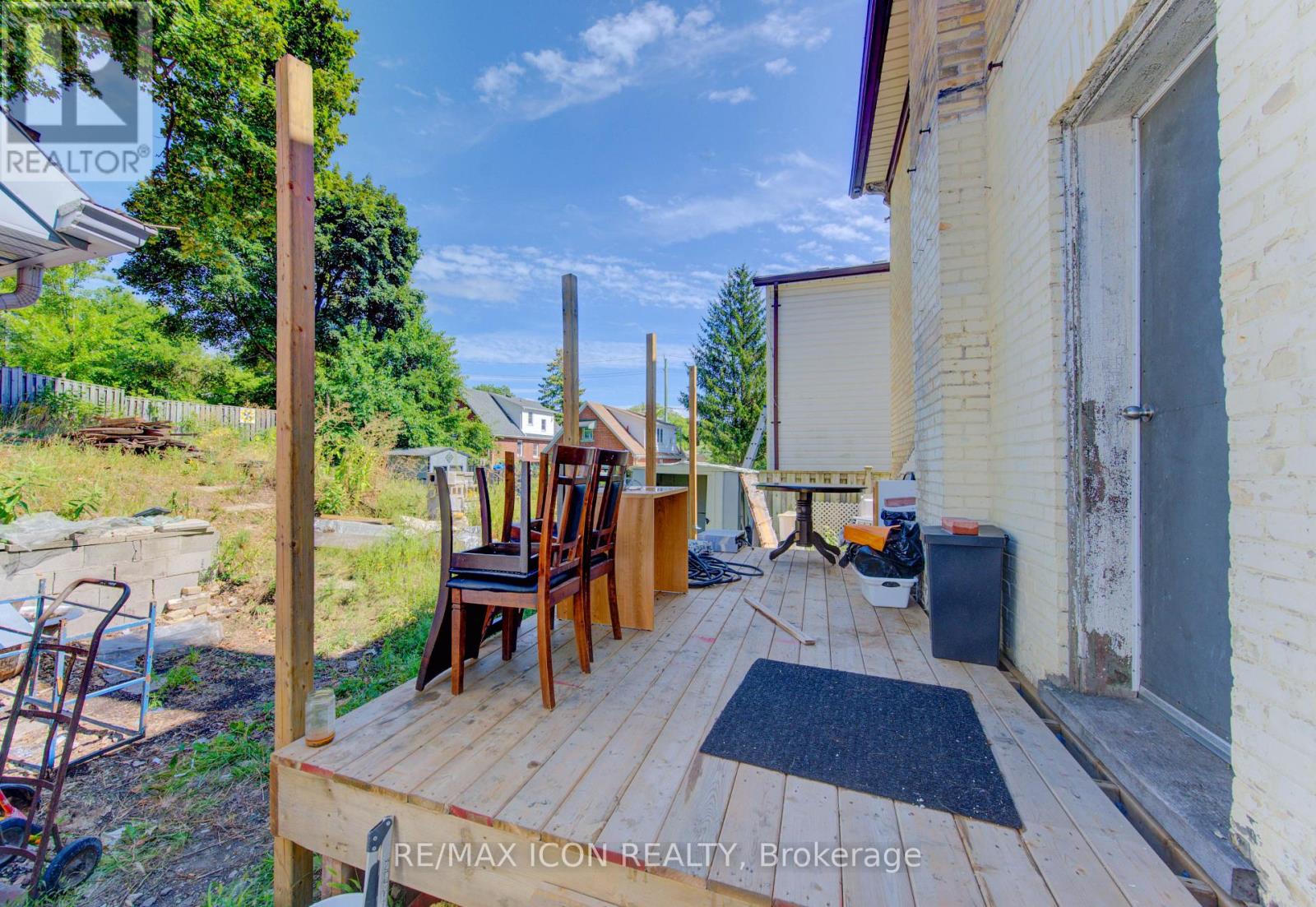 138 COURTLAND AVENUE E - 23