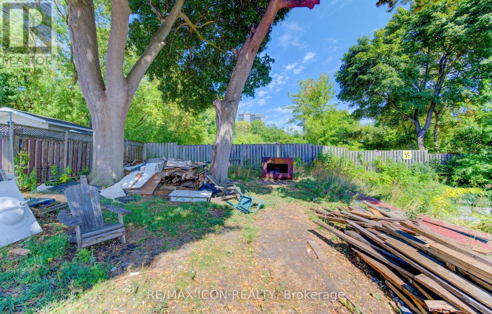 138 COURTLAND AVENUE E - 26