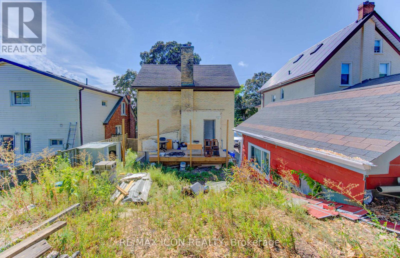138 COURTLAND AVENUE E - 27