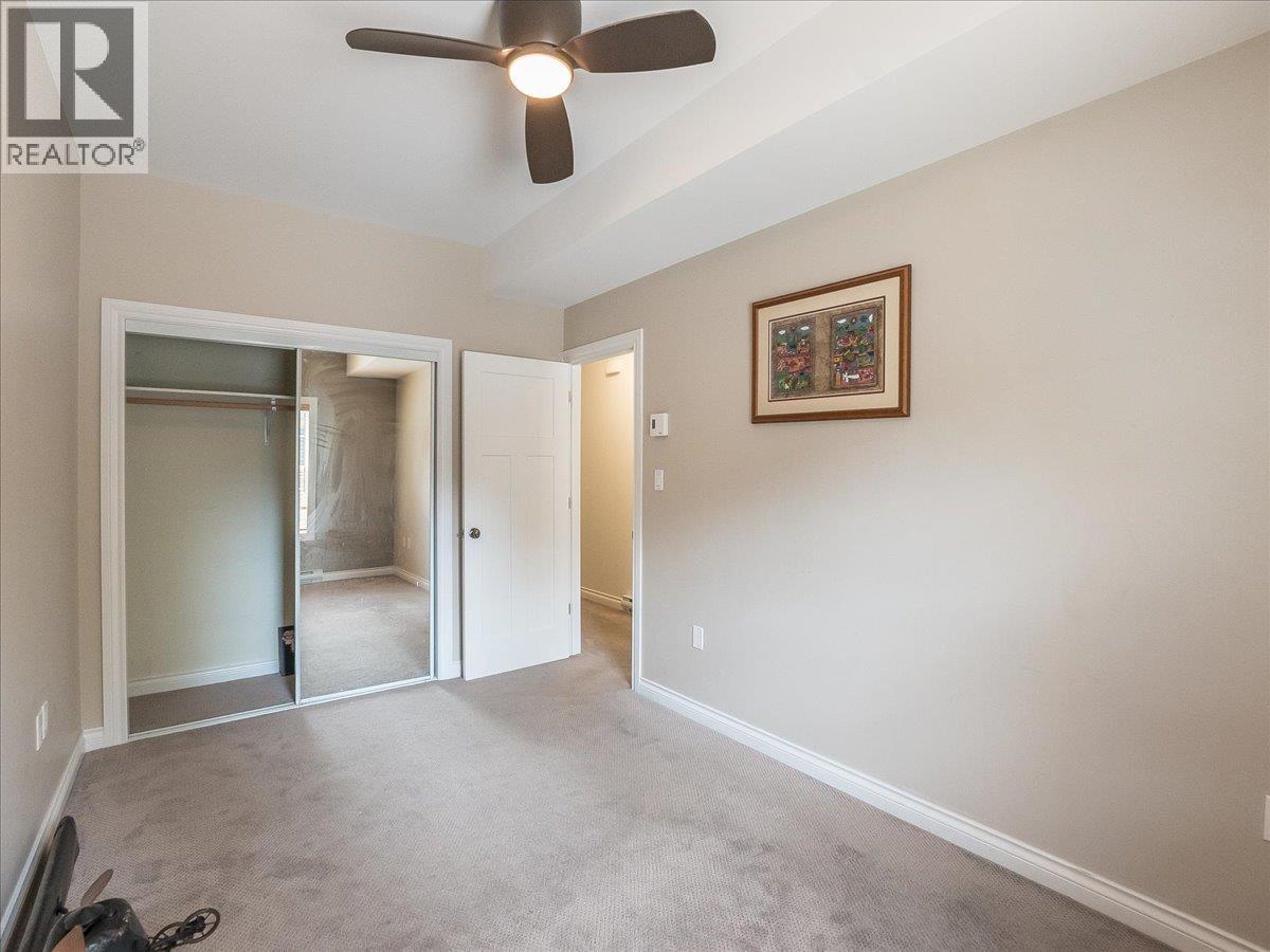 #203 2011 PERRIER Road - 16