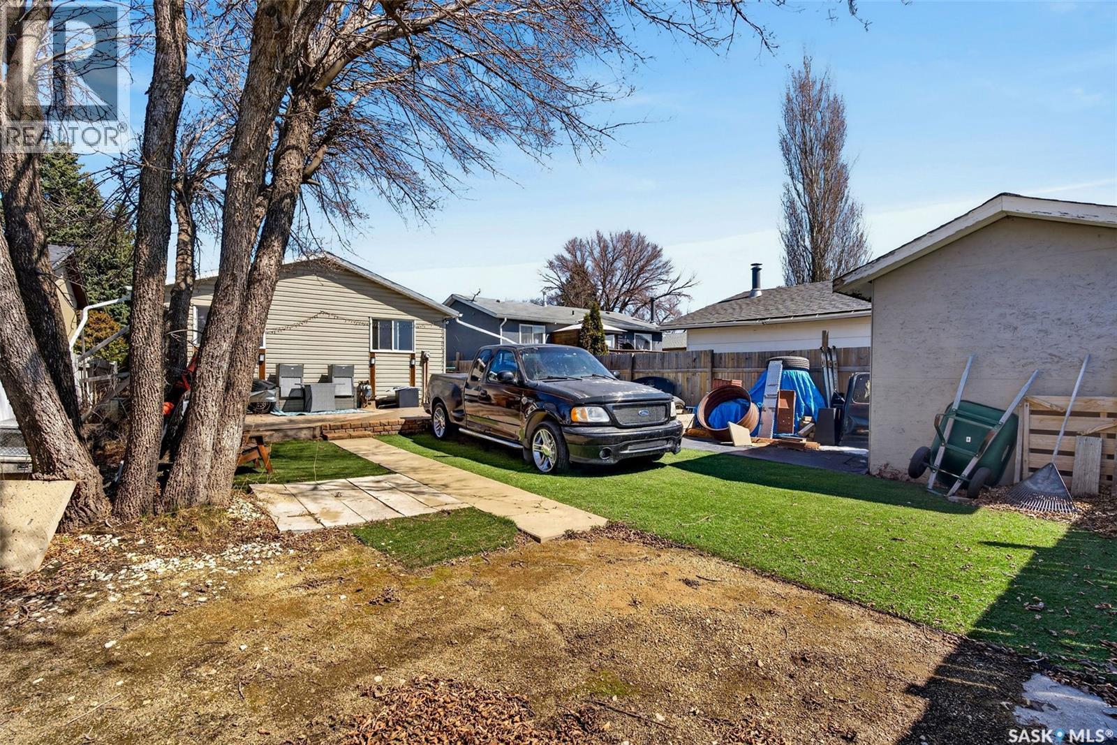 69 McGee CRESCENT - 34