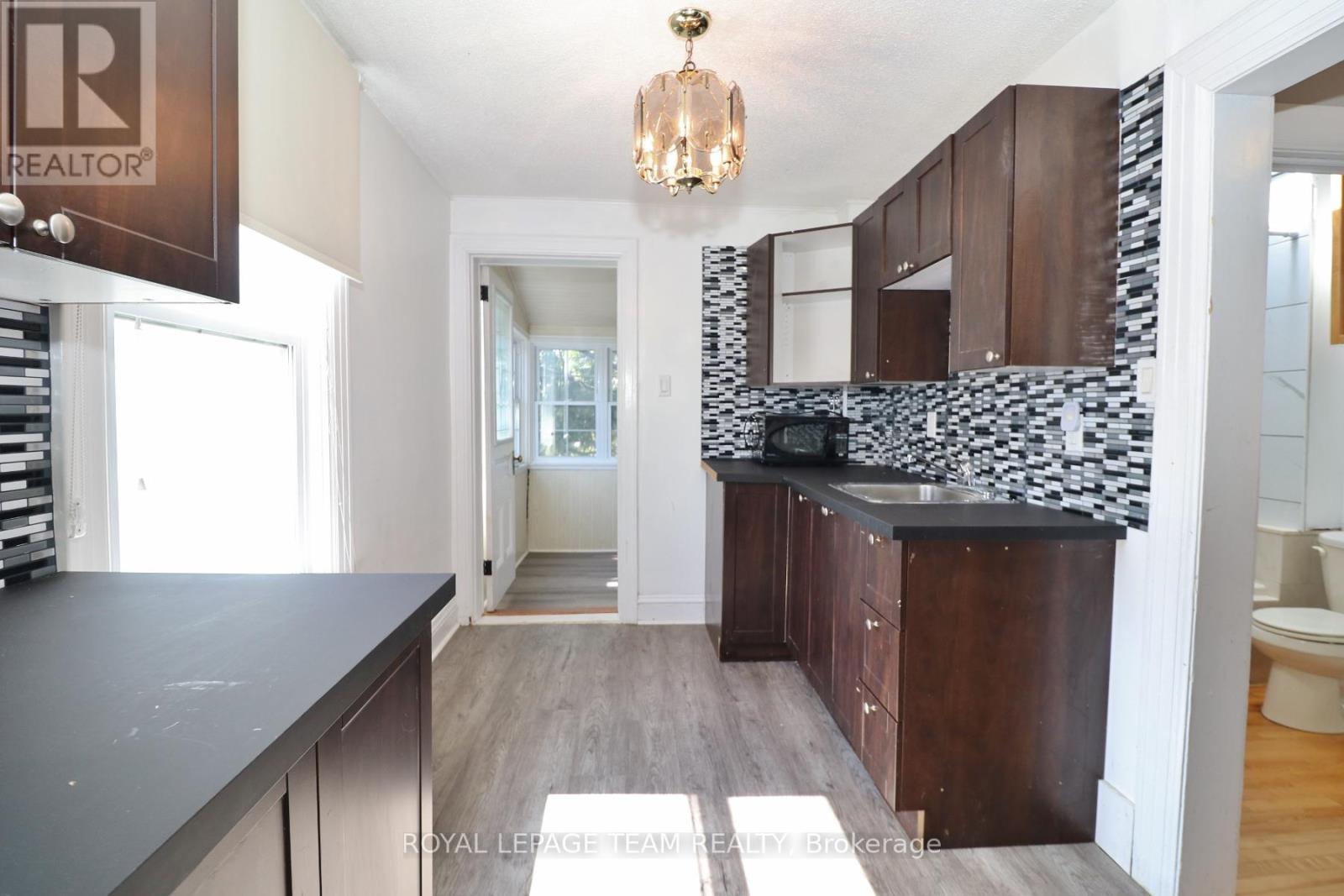 438 PARKDALE AVENUE - 6