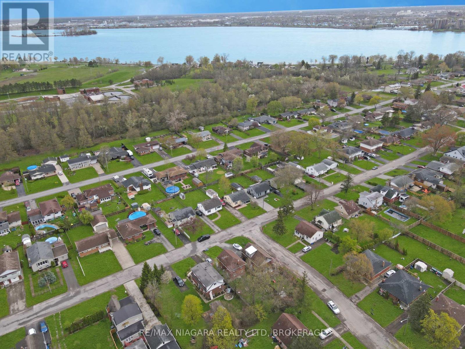 361 BOWEN ROAD - 22