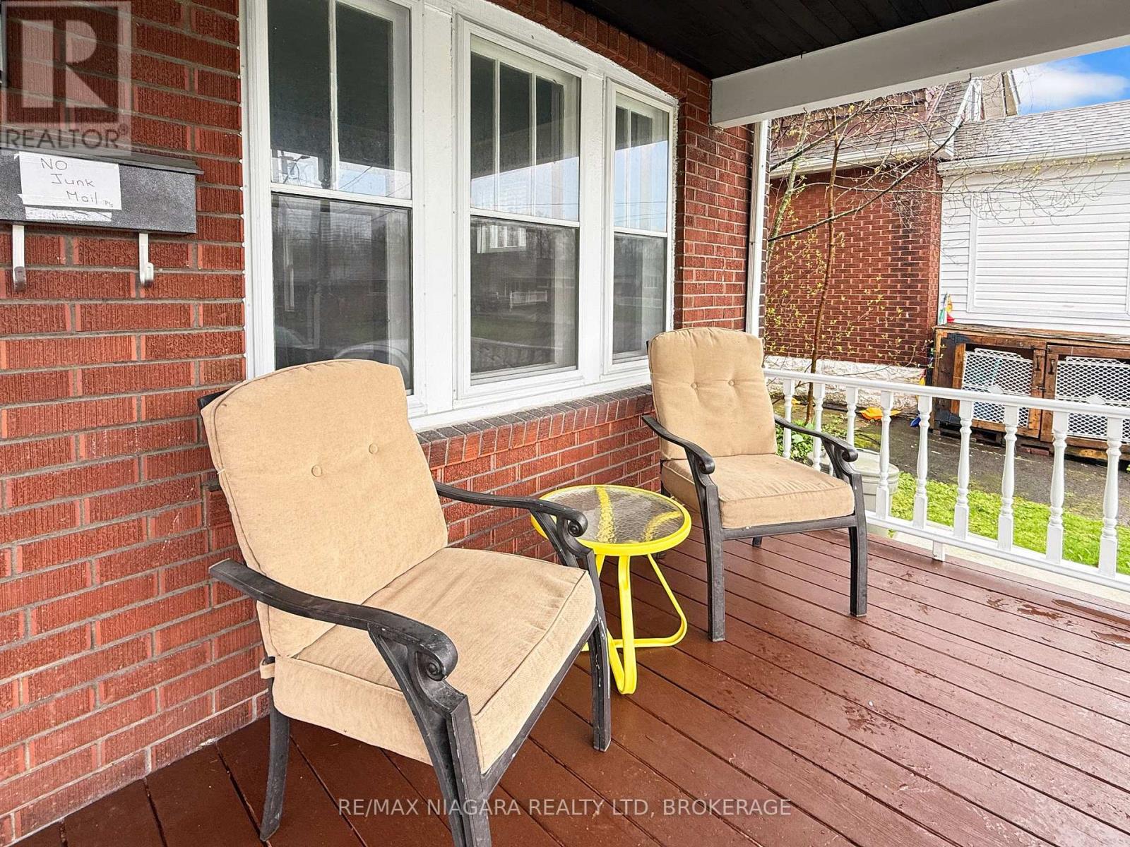 361 BOWEN ROAD - 3