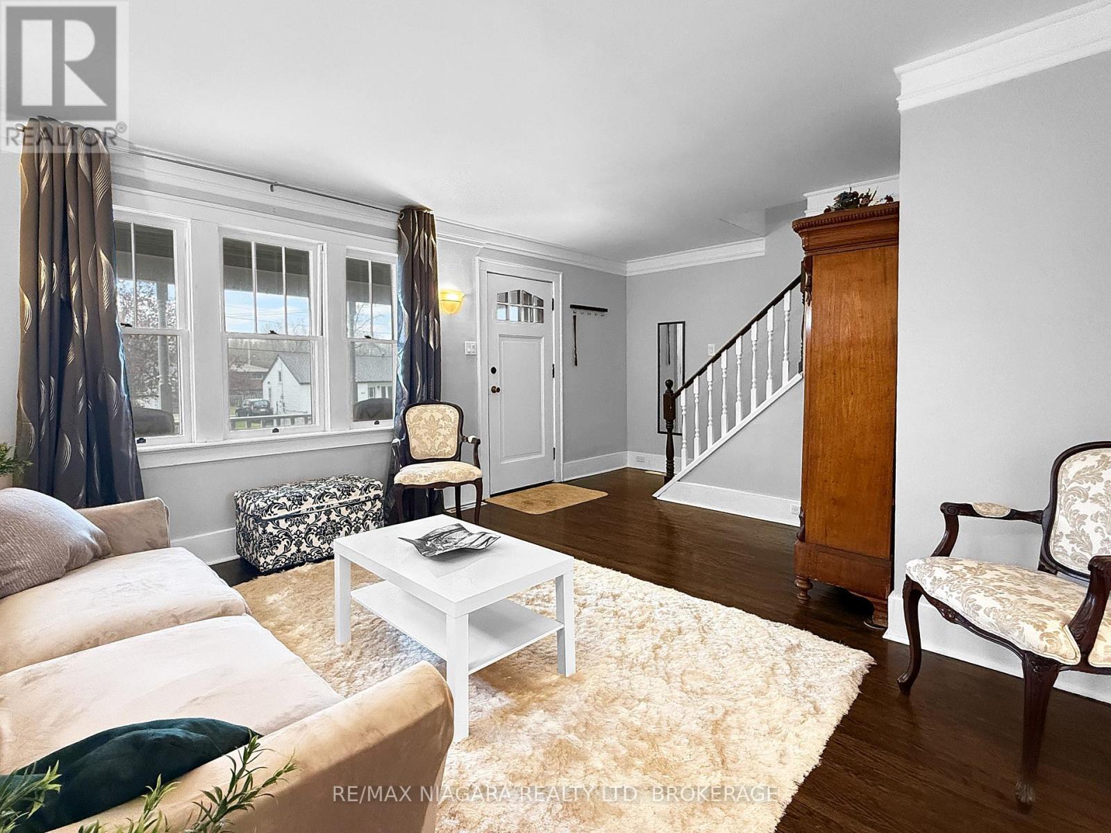 361 BOWEN ROAD - 4
