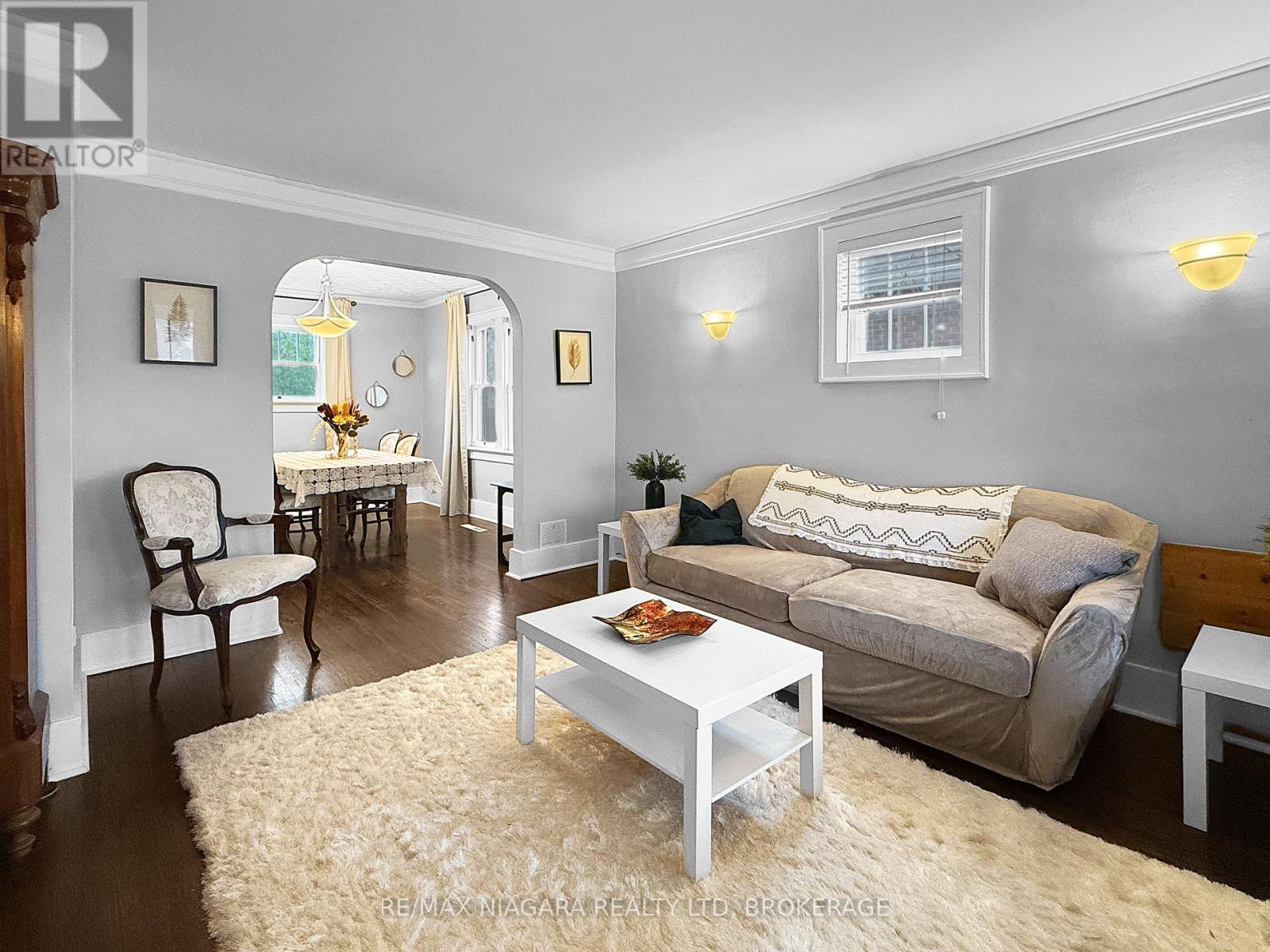 361 BOWEN ROAD - 5