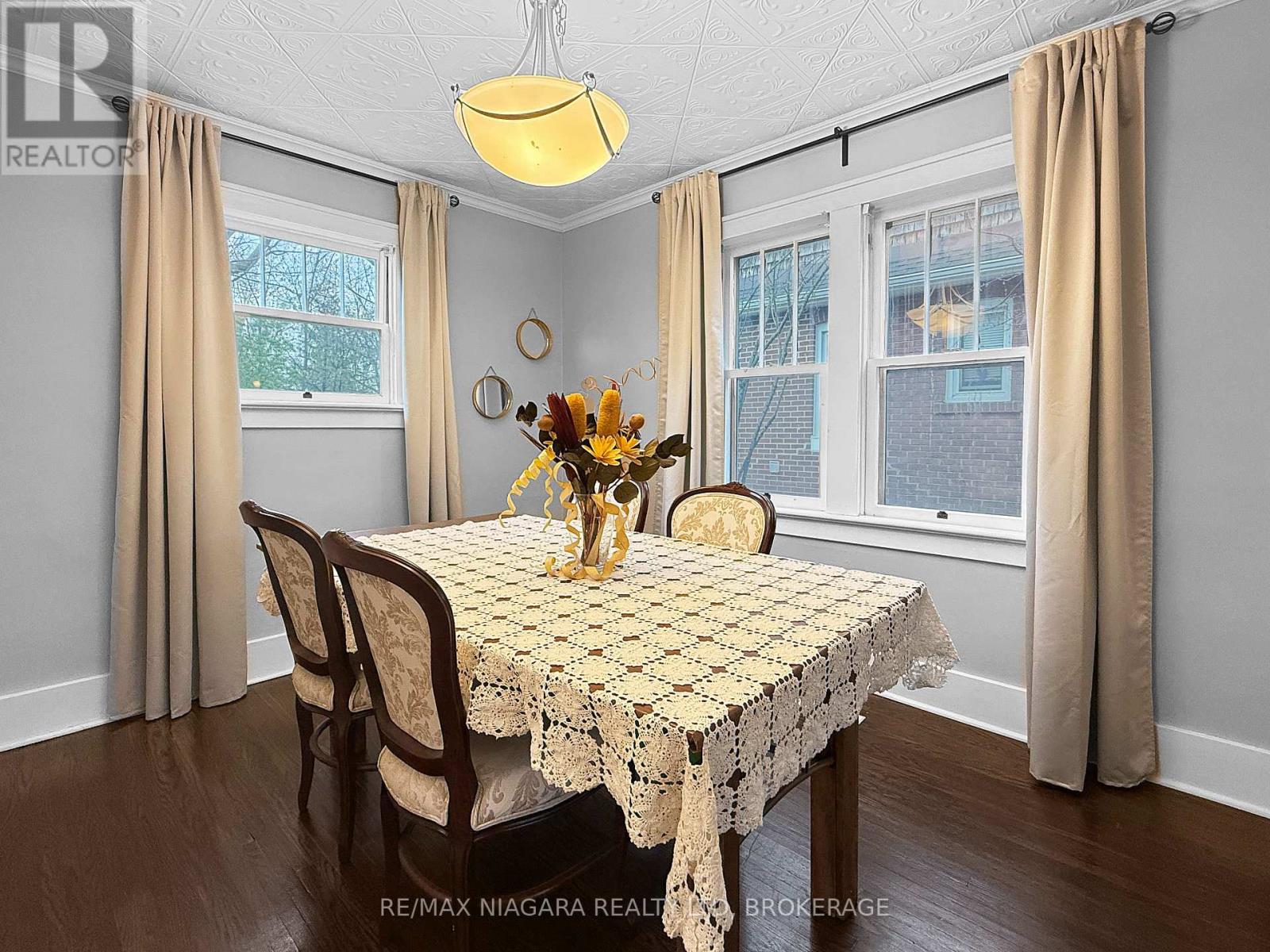 361 BOWEN ROAD - 7