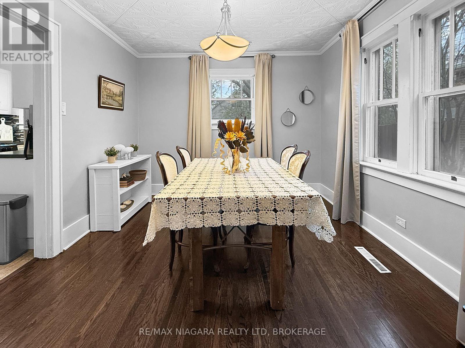 361 BOWEN ROAD - 8