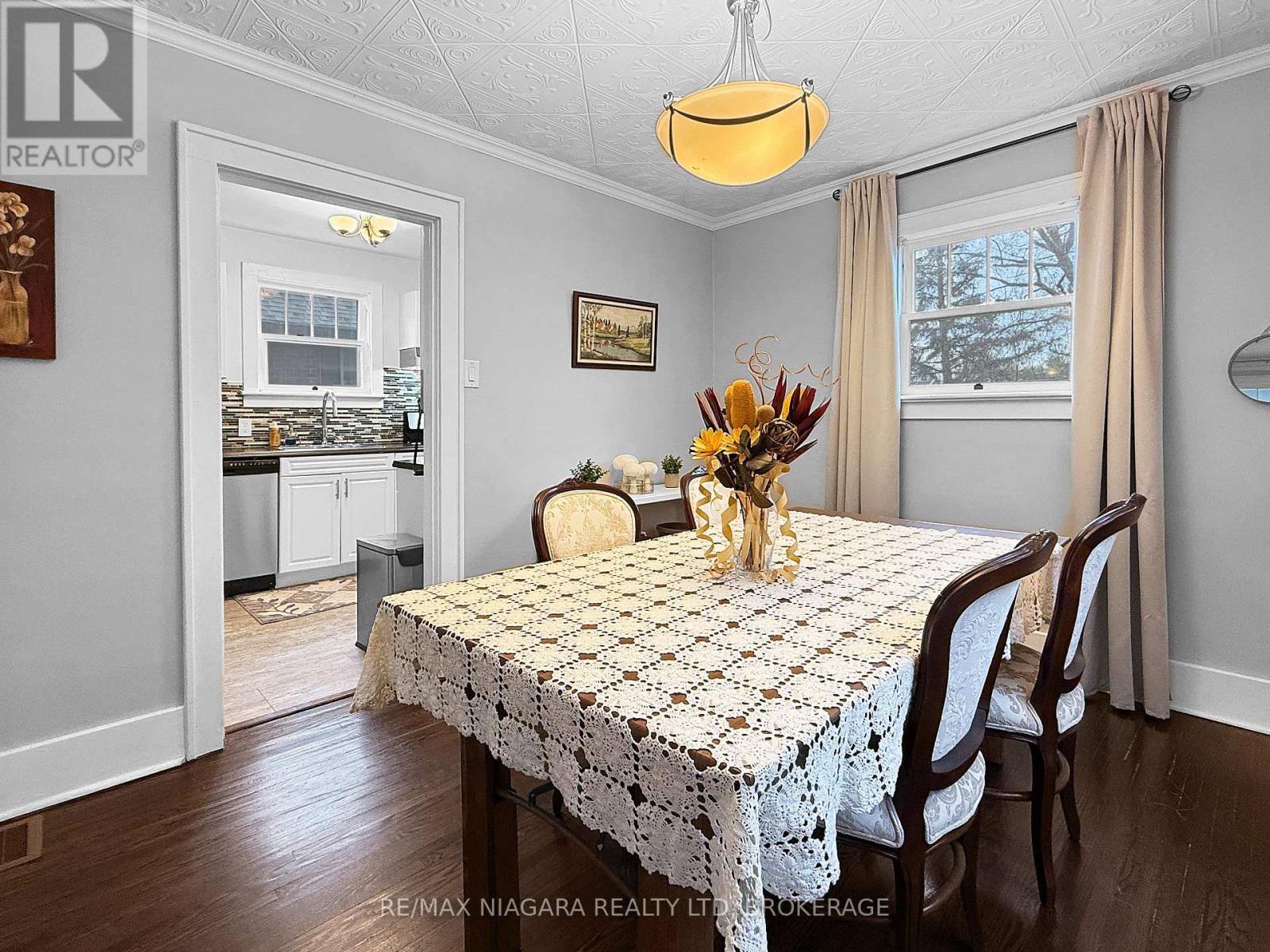 361 BOWEN ROAD - 9
