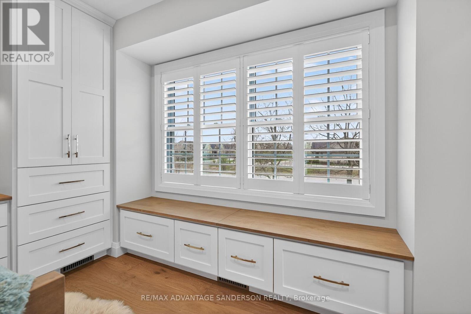 975 SUNNINGDALE ROAD W - 37