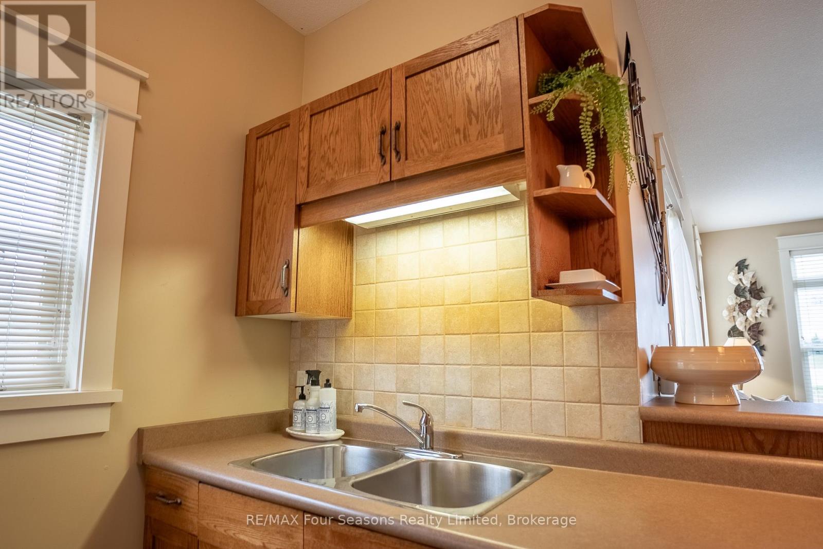#125 125 FAIRWAY COURT - 11