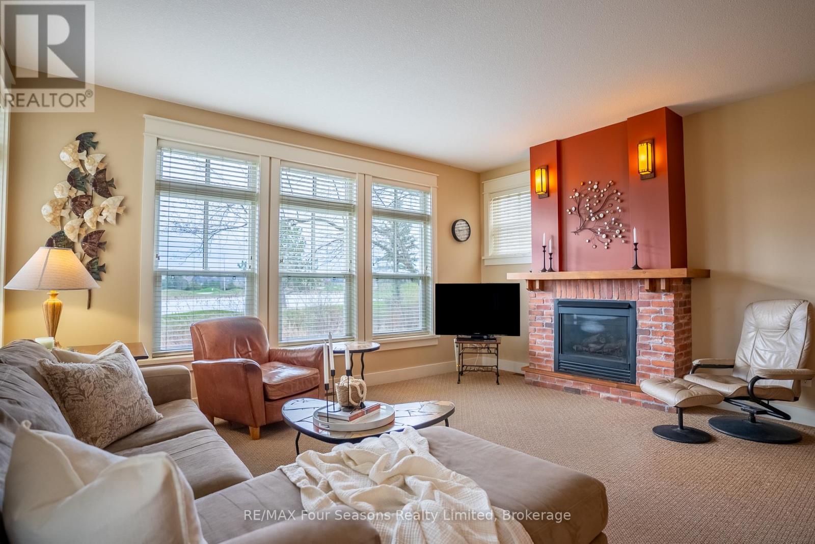 #125 125 FAIRWAY COURT - 12