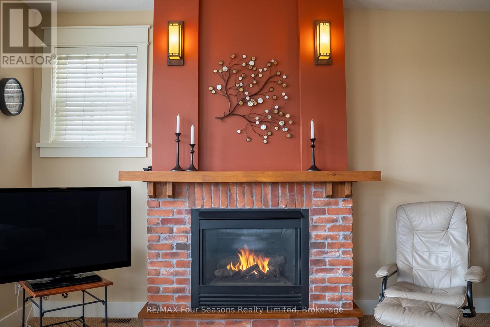 #125 125 FAIRWAY COURT - 16