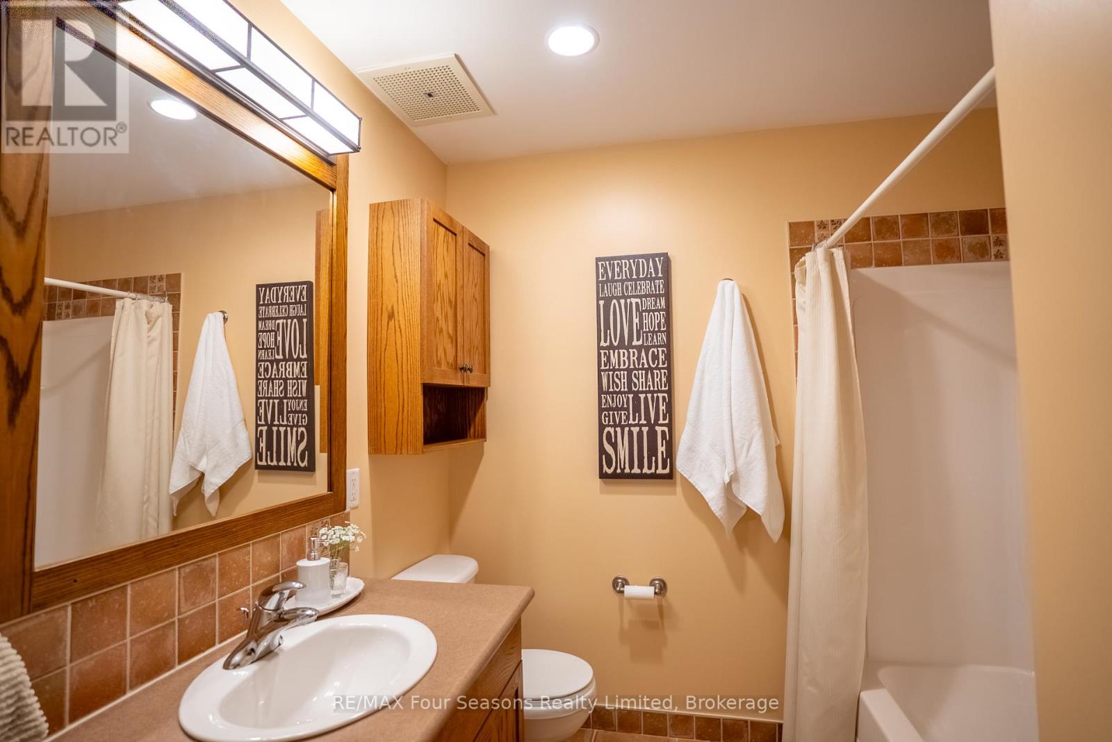 #125 125 FAIRWAY COURT - 28