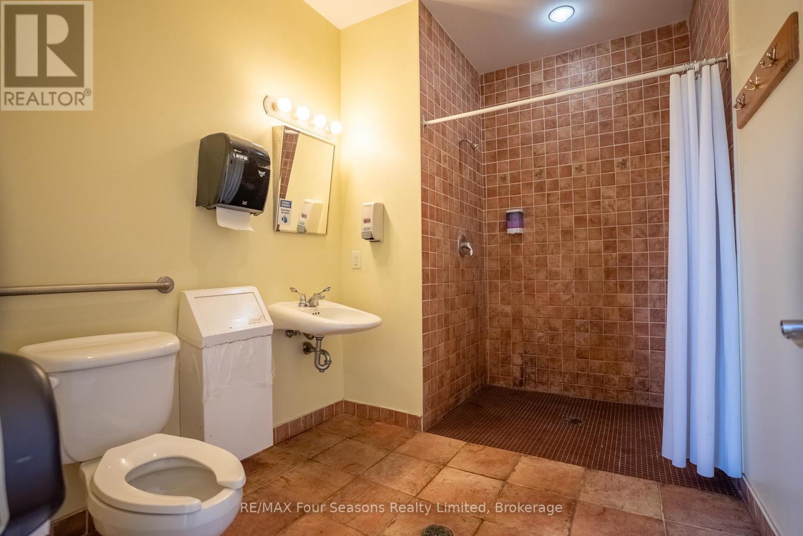 #125 125 FAIRWAY COURT - 38