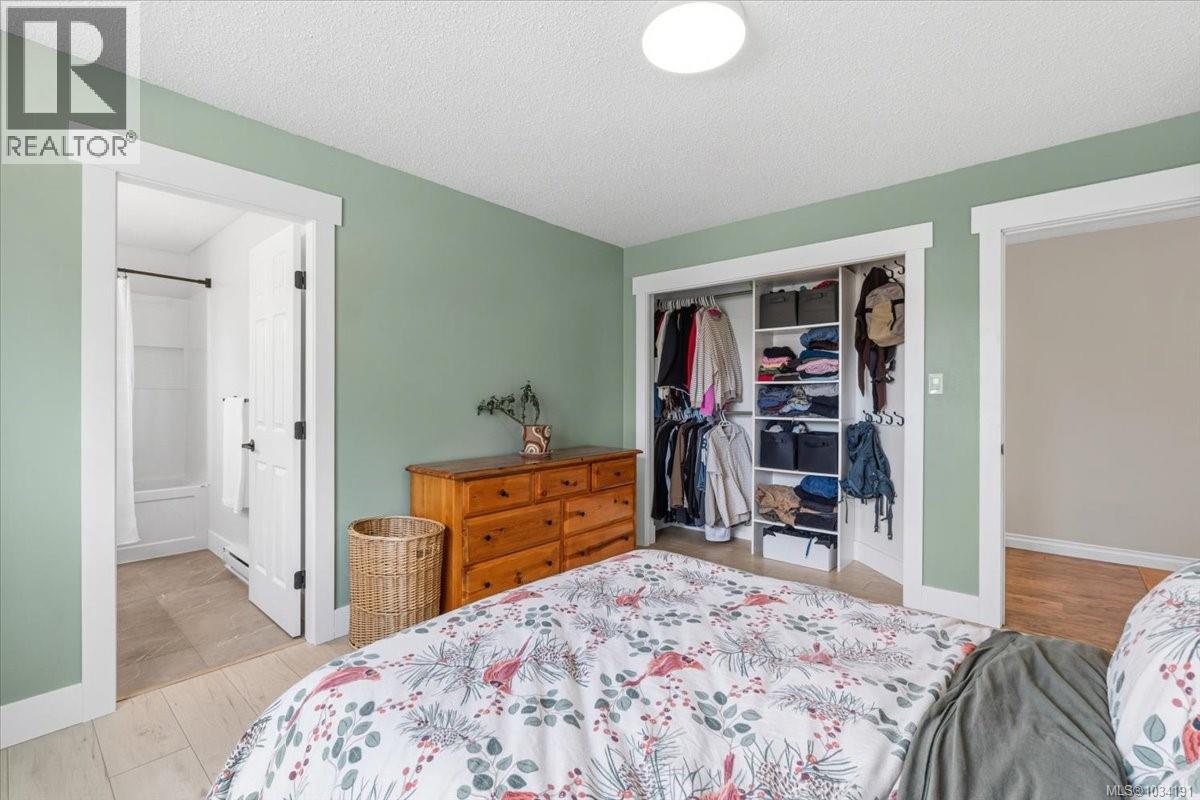 #2 3048 Ross Rd - 14