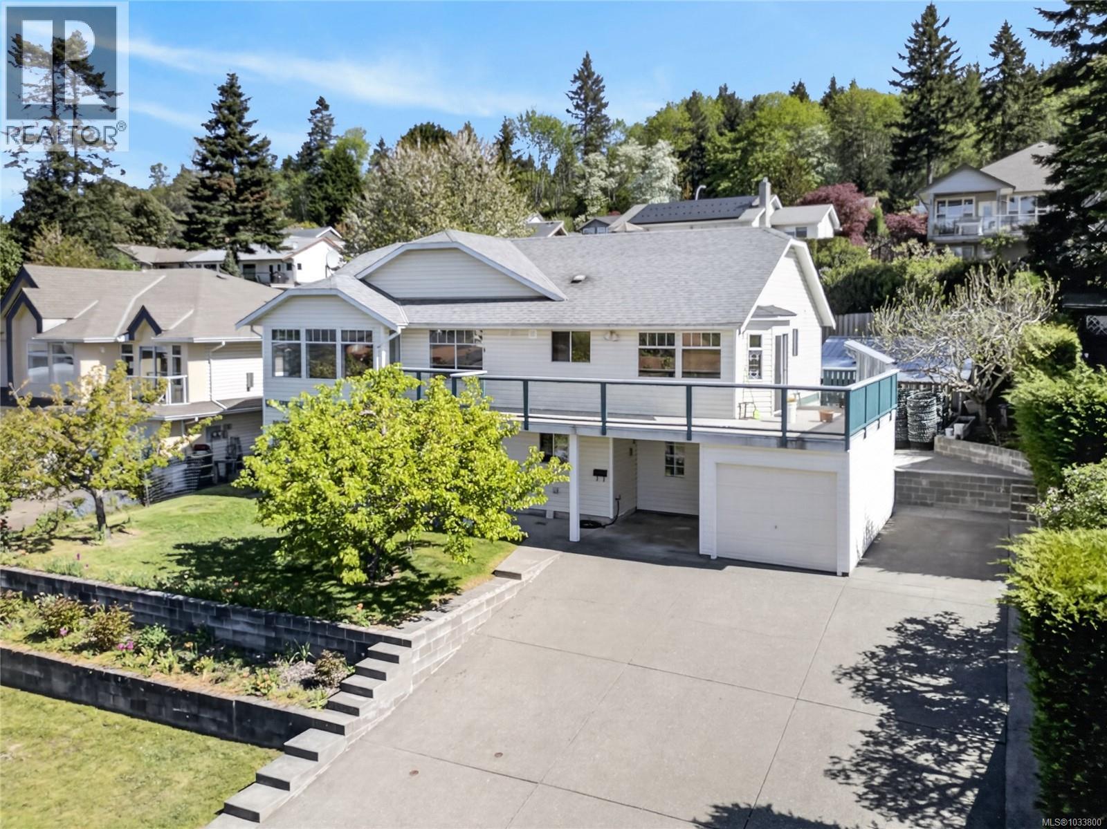 365 Panorama Cres