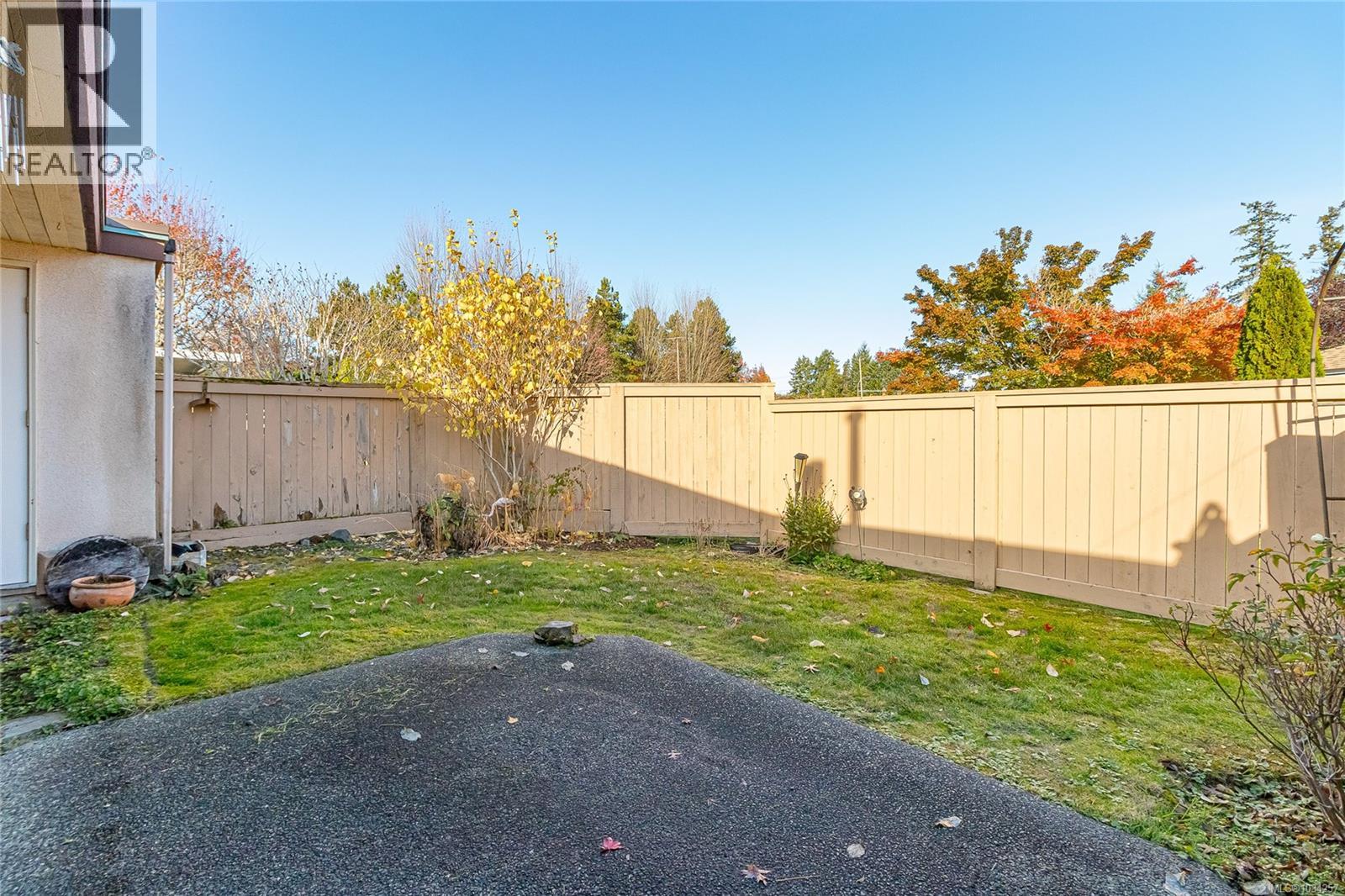#8 310 Pym St N - 24