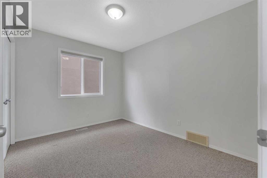 33 saddlecrest Crescent NE - 34
