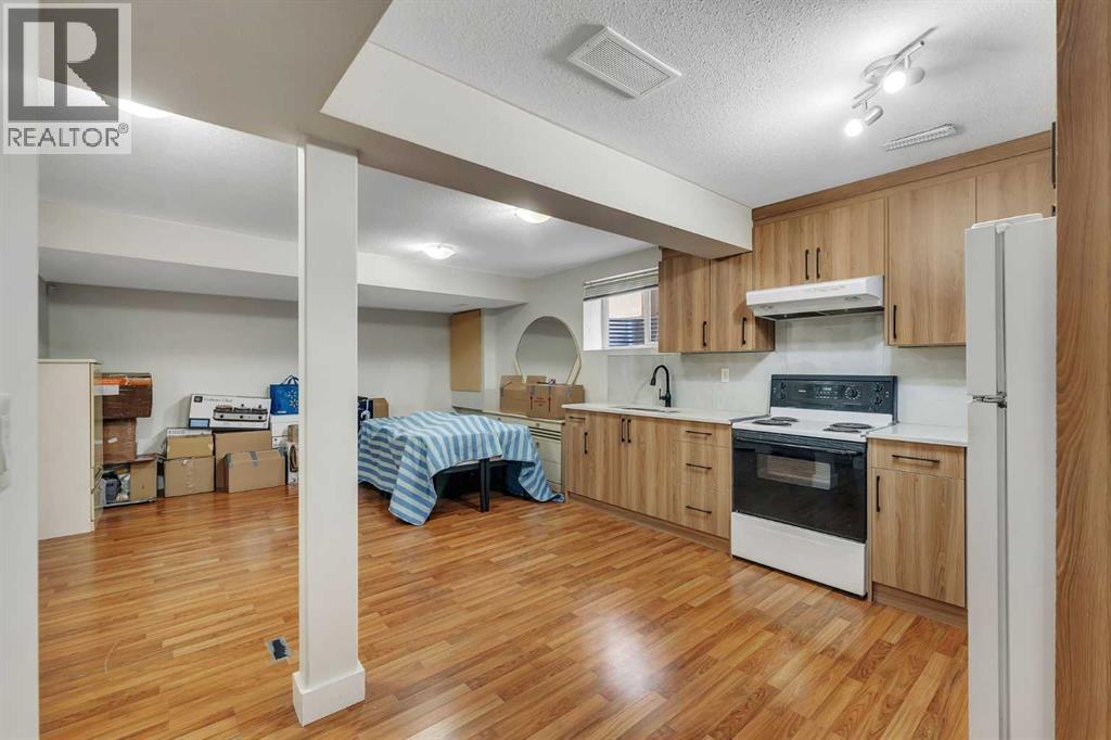 33 saddlecrest Crescent NE - 35