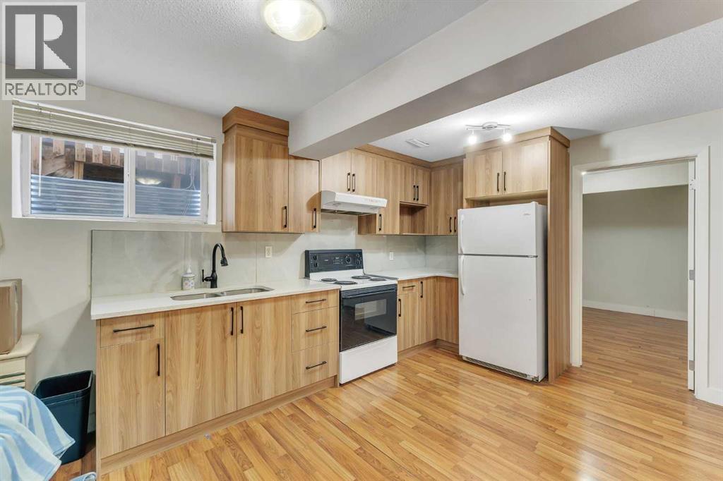 33 saddlecrest Crescent NE - 36