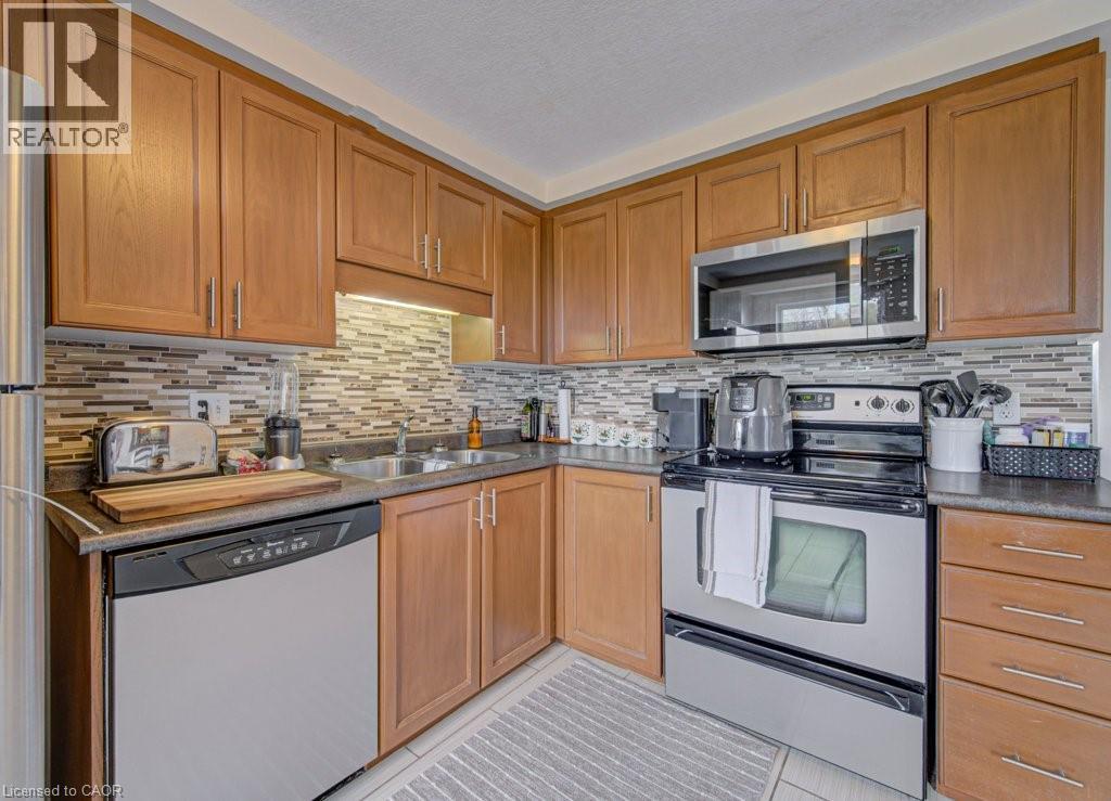 7 RED CLOVER Crescent, Kitchener, Ontario, N2E4G9 — Photo 9
