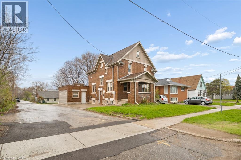 22 DELLROY Avenue - 2
