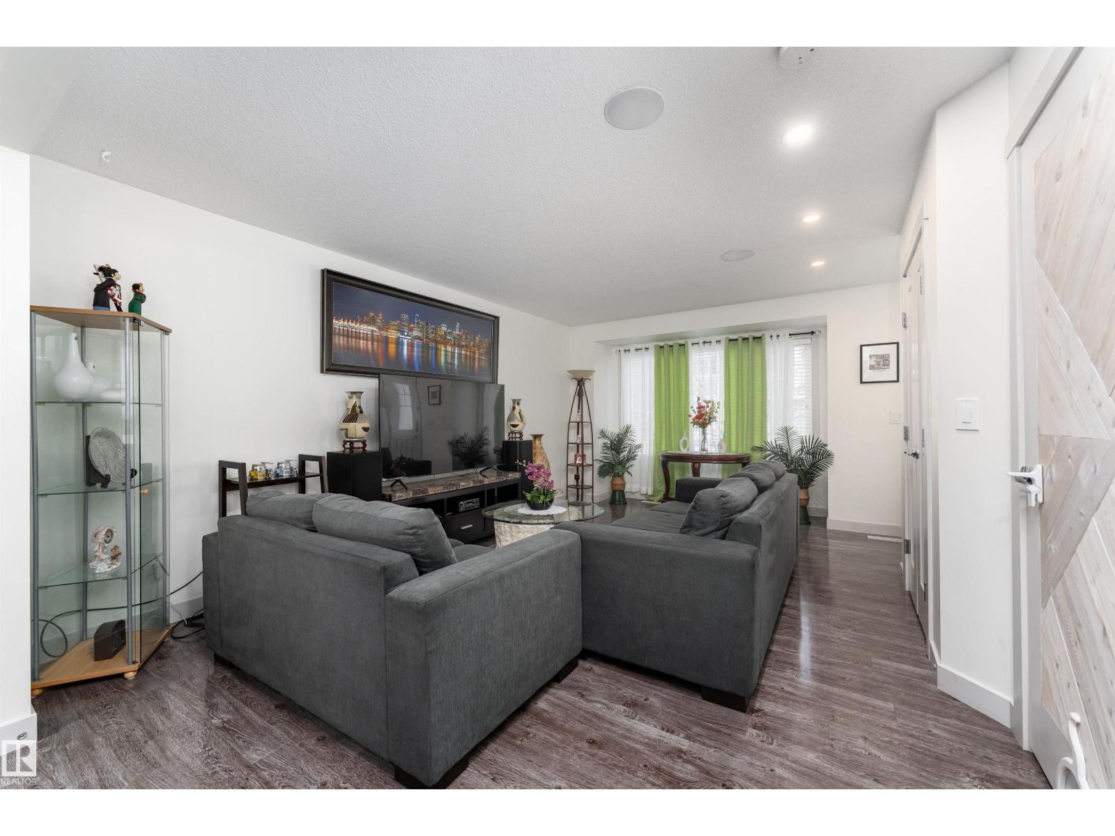 #15 5203 149 AV NW - 17
