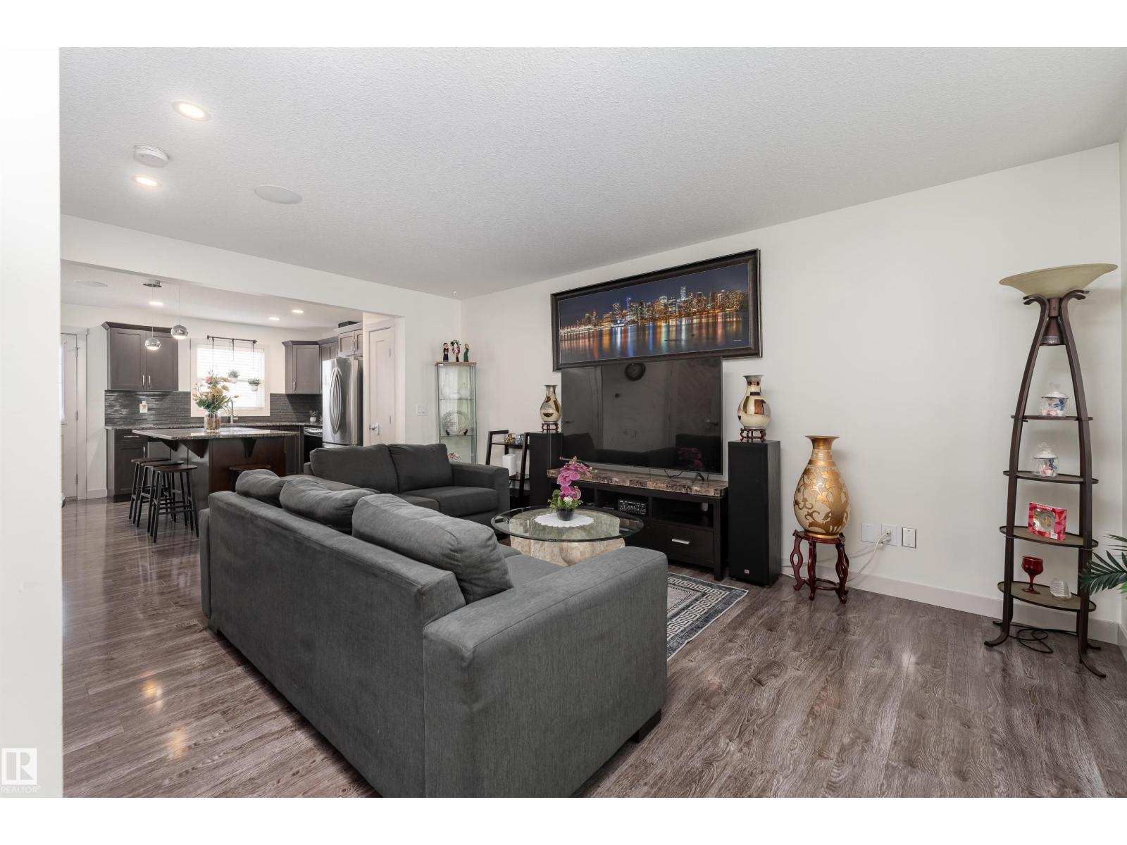 #15 5203 149 AV NW - 15