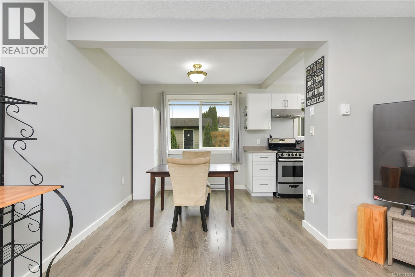 #3 660 JUBILEE St - 14