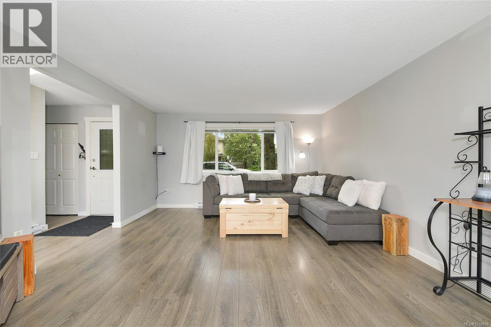 #3 660 JUBILEE St - 5