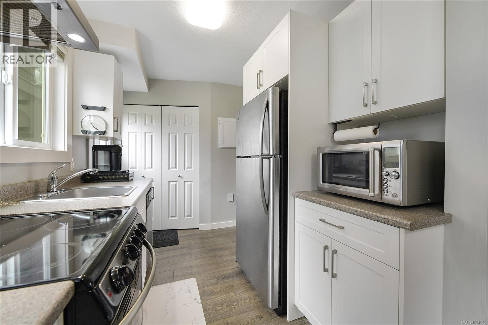 #3 660 JUBILEE St - 10